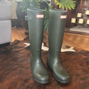 Women’s hunter rain boots size 9. Hunter Green.